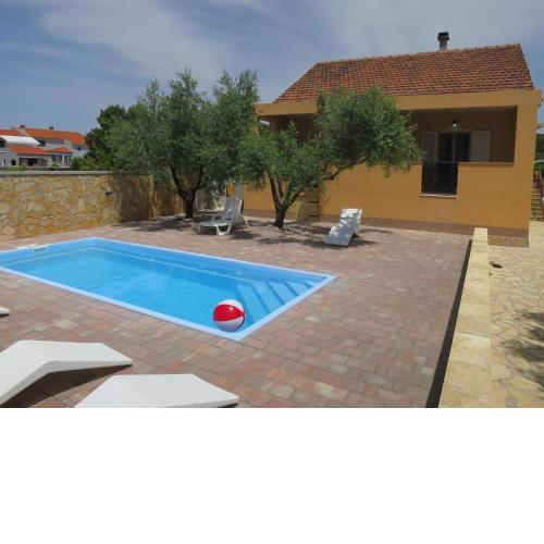 Holiday Home Tina by Interhome