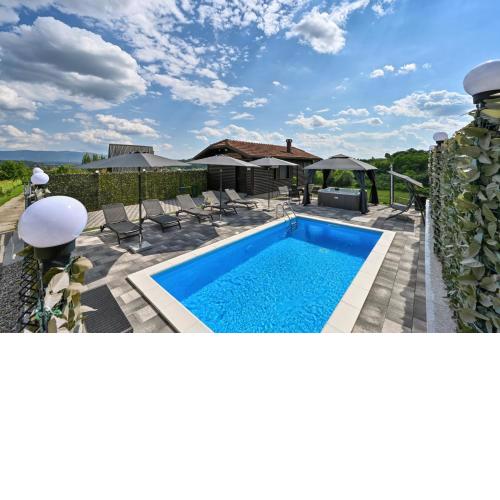 Holiday House Dora - Nice home with nice forest view and Outdoor swimming pool, Whirlpool-Jacuzzi, Sauna, 2 bedrooms and WiFi