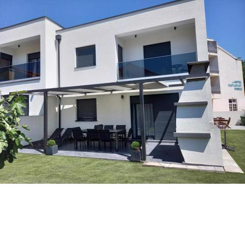 Holiday House Gavran