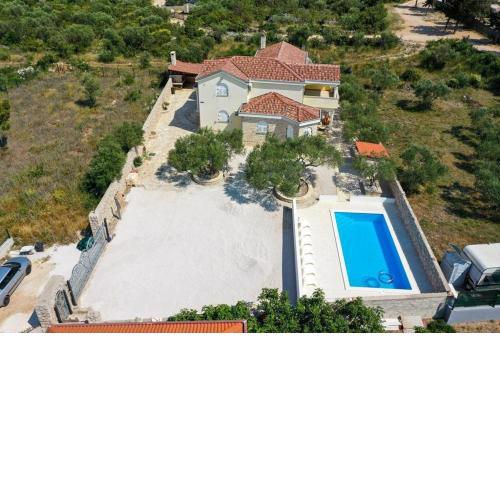Holiday house in Drage with terrace, air conditioning, WiFi, washing machine (4884-1)