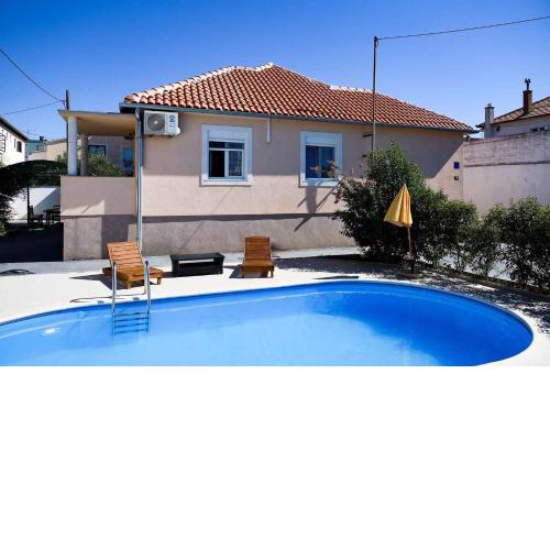 Holiday house in Zadar with balcony, air conditioning, W-LAN, washing machine (4576-1)