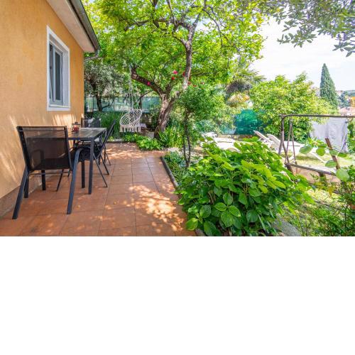Holiday House Mima