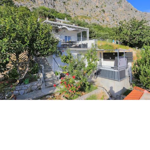 Holiday house with a swimming pool Omis - 19020