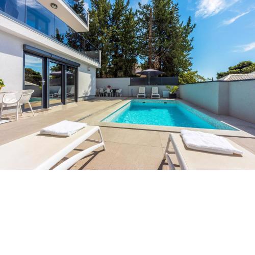 Holiday Oasis C