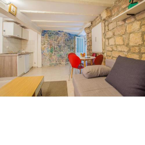 Honey Art Apartment