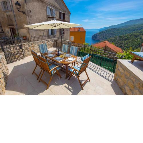 House Bajota with terrace and sea view