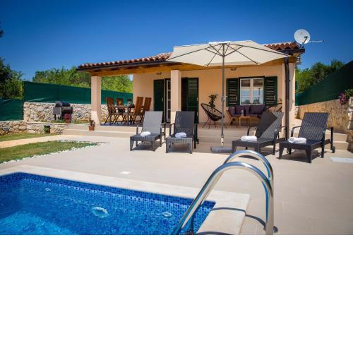 House Jozefina with pool