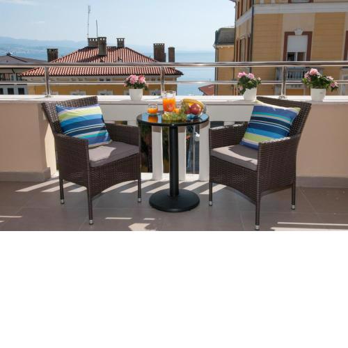 Iva, Opatija centar