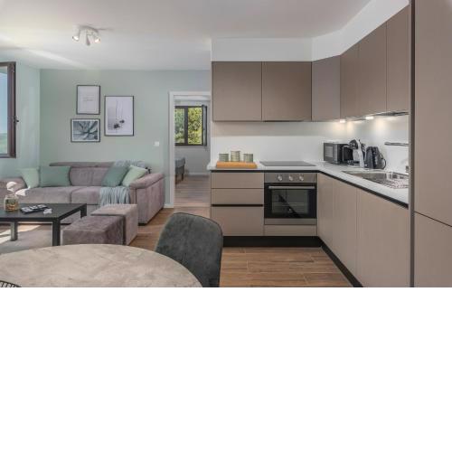 JUST RENOVATED stylish 2 bedrooms apartment only a few steps from the beach!