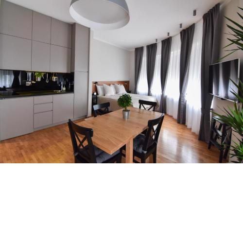 Karlo Main Square Apartments