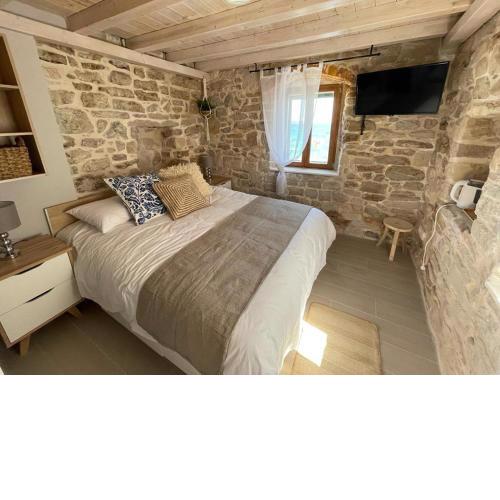 Knez apartments and rooms