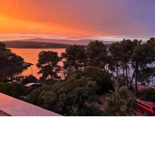 Lazaneo Seafront Apartments, Jelsa Hvar