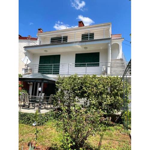 Lemon Tree Apartments
