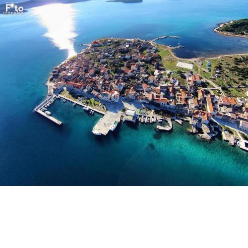 Lovely 3 bedroom apartment on Krapanj