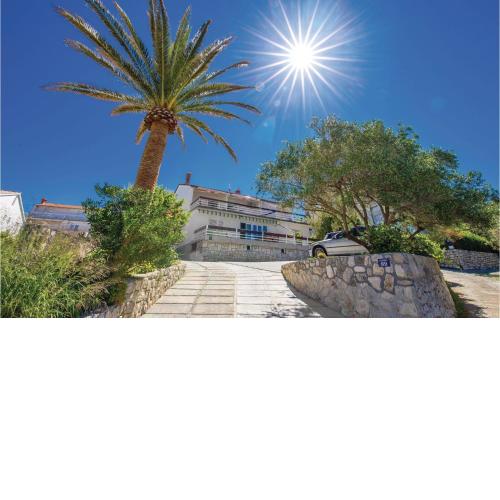 Lovely Apartment In Banjol With Wifi