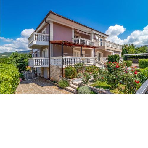 Lovely Apartment In Jadranovo With Wifi