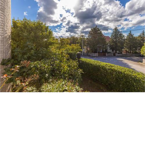 Lovely Apartment In Jadranovo With Wifi