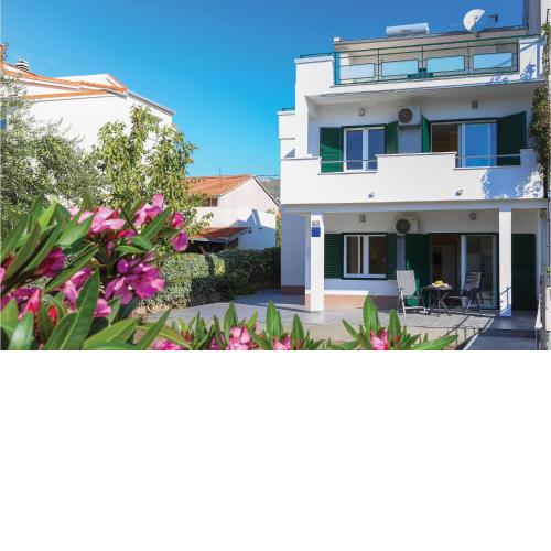 Lovely Apartment In Kastel Stari With Wifi