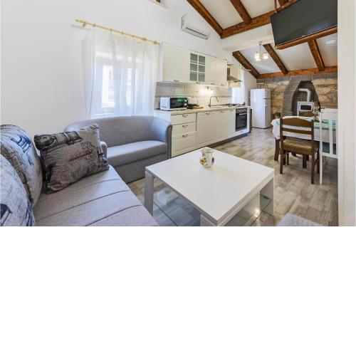 Lovely Apartment In Krsan With Wifi