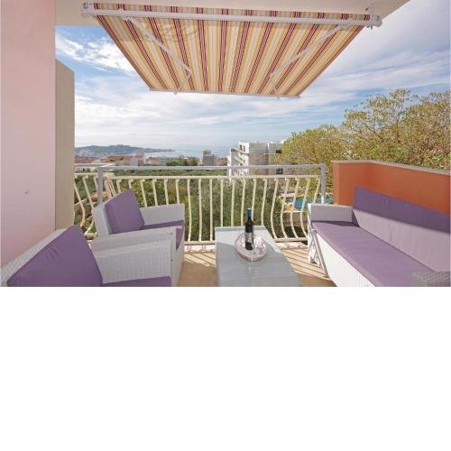 Lovely Apartment In Makarska With Kitchen