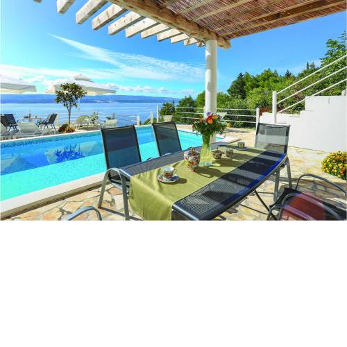Lovely Apartment In Mimice With House Sea View