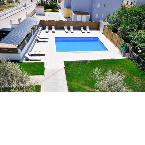 Lovely Apartment In Novigrad With House Sea View