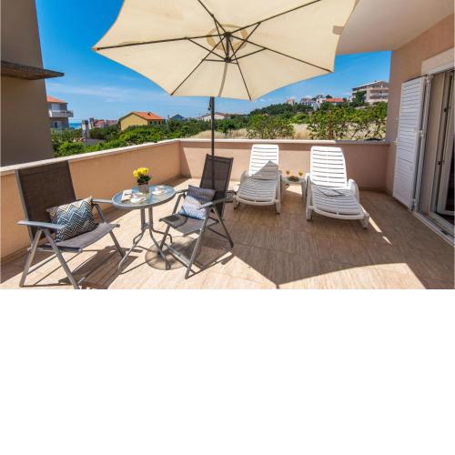 Lovely Apartment In Podstrana With Wifi