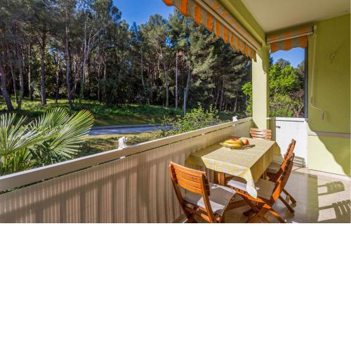 Lovely Apartment In Porec With Kitchen