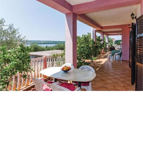 Lovely Apartment In Posedarje With Kitchen