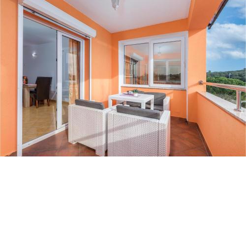 Lovely Apartment In Pula With Kitchen