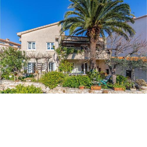 Lovely Apartment In Pula With Wifi