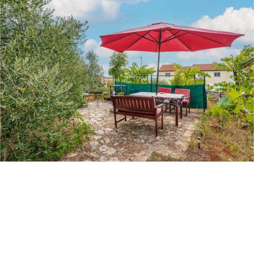 Lovely Apartment In Pula With Wifi