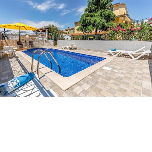Lovely Apartment In Pula With Wifi