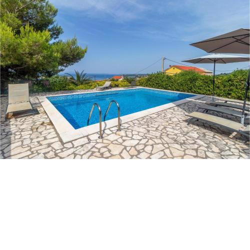 Lovely Apartment In Rab With House Sea View
