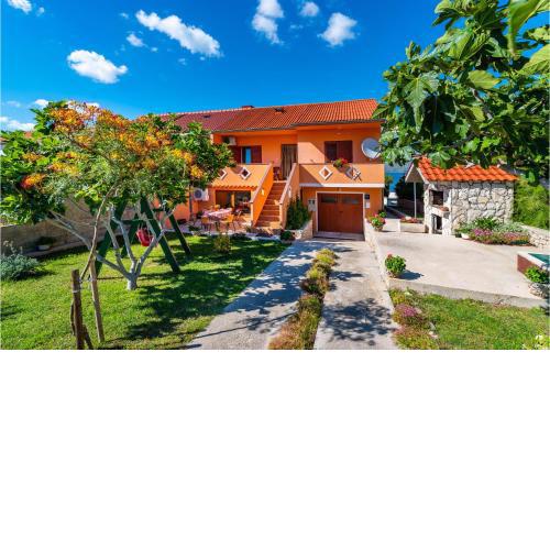 Lovely Apartment In Razanac With Wifi