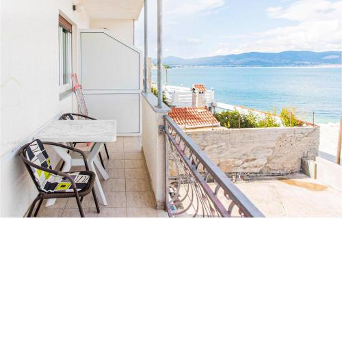 Lovely Apartment In Slatine With House A Panoramic View