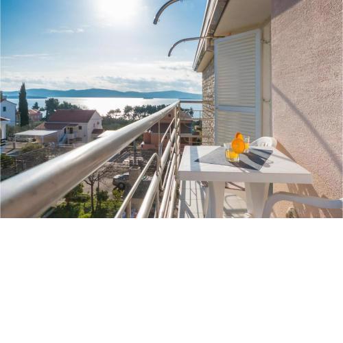 Lovely Apartment In Sveti Filip I Jakov With Wifi