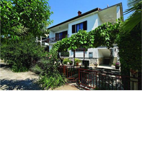 Lovely Apartment In Umag With Wifi