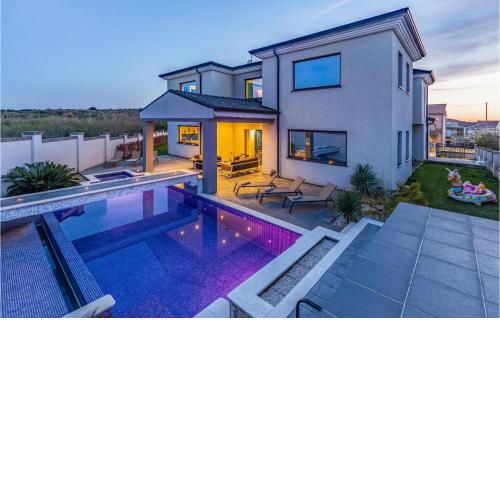 Lovely Home In Banjole With Jacuzzi