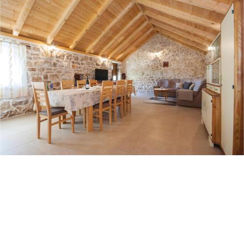 Lovely Home In Lozovac With Wifi