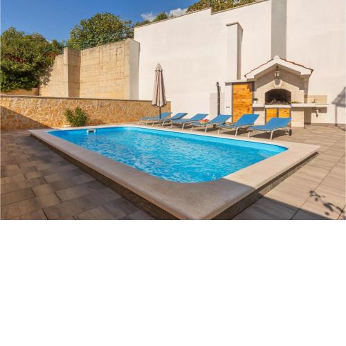 Lovely Home In Makarska With Wifi
