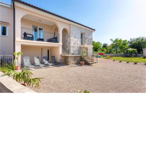Lovely Home In Rasopasno With Wifi