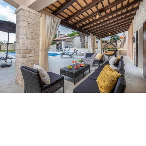 Lovely Home In Svetvincenat With Jacuzzi