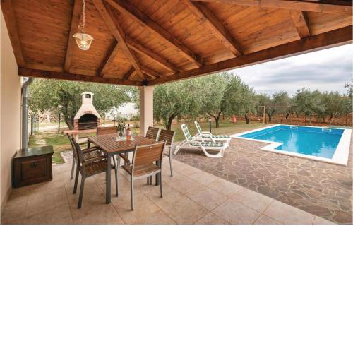 Lovely Home In Vodnjan With Kitchen