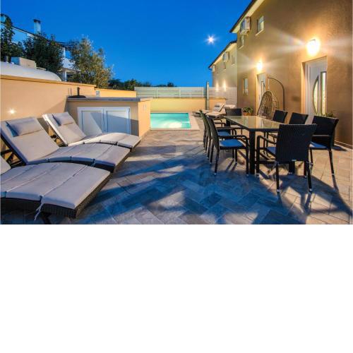 Lovely Home In Vodnjan With Outdoor Swimming Pool