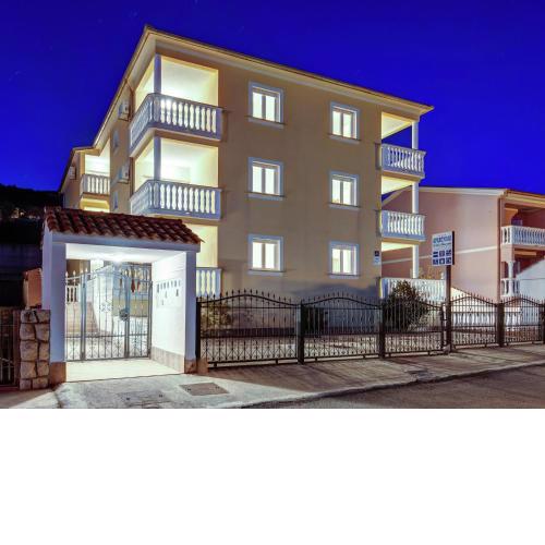 Luring Apartment in Dramalj with bubble bath