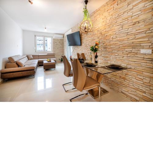 Luxury and modern apartment on the main beach