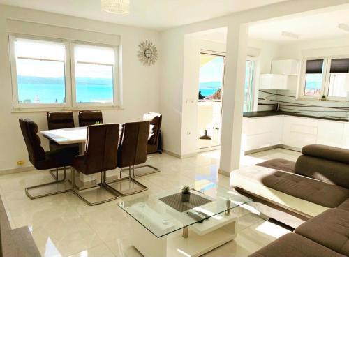 Luxury APP Anna ( near center)