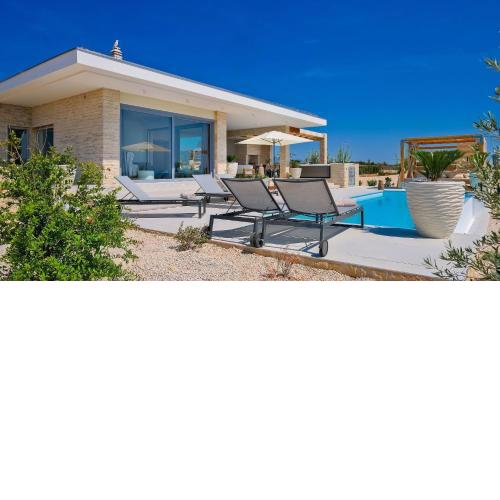 Luxury Plant Villas with the pool and seaview