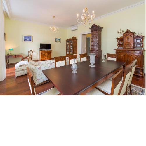 Luxury Seafront Apartment Banje
